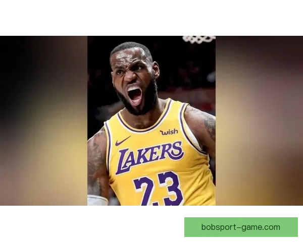 詹姆斯本赛季85次扣篮超前两年 获盛赞：退役前应拿五千万年薪